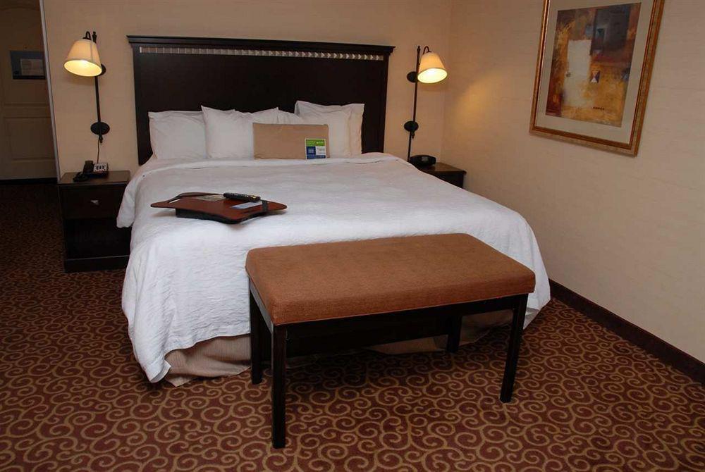 Hampton Inn & Suites Staten Island Νέα Υόρκη Δωμάτιο φωτογραφία